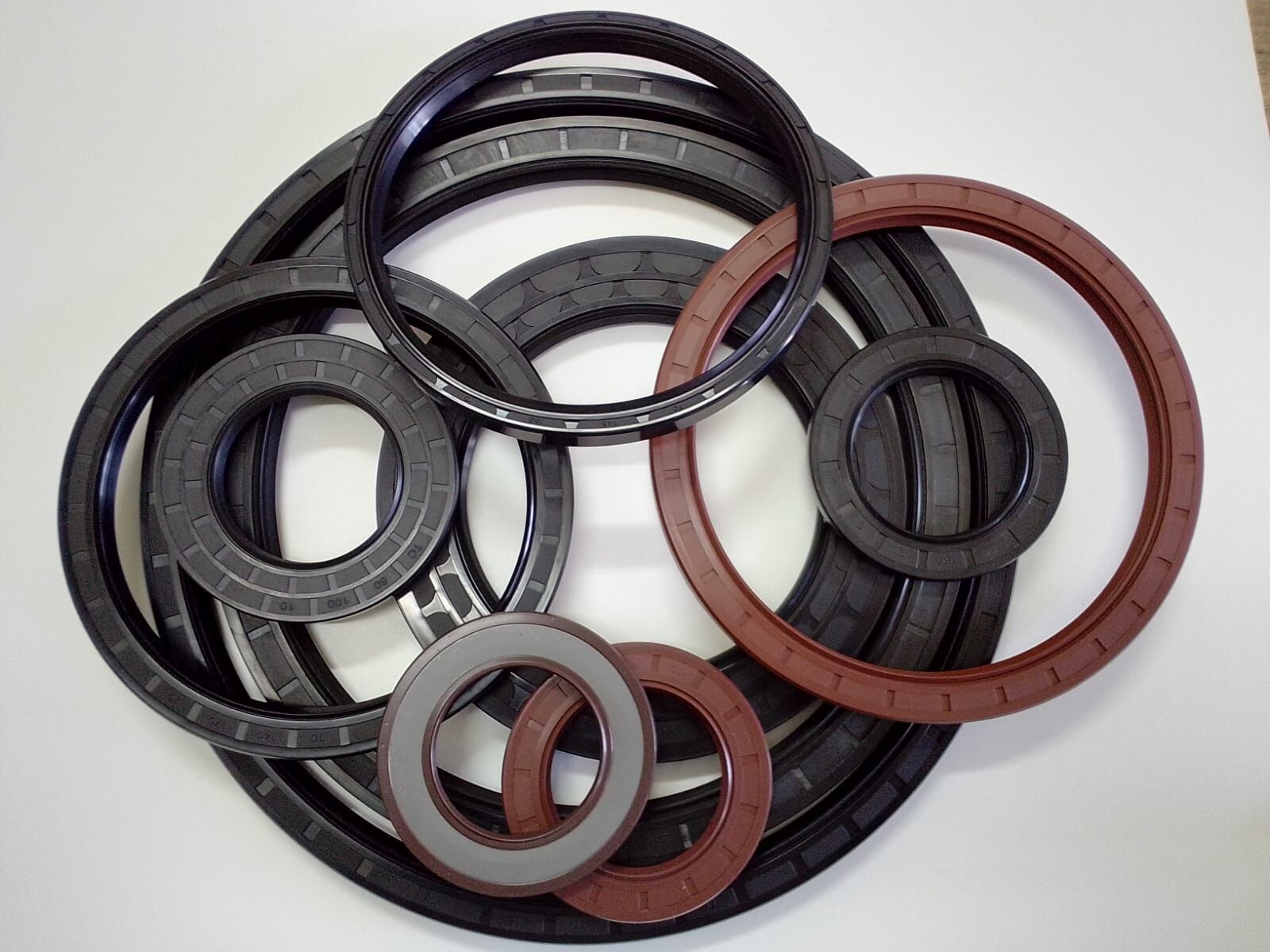 32X52X10 TC NBR ENDÜSTRİYEL YAĞ KEÇESİ