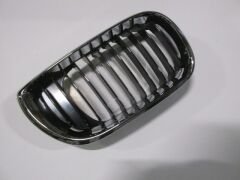 BMW 3 SERI- E46- SD- 02/05; ÖN PANJUR SAĞ SİYAH/NİKELAJ ÇERÇEVELİ (TYG) 51137030546